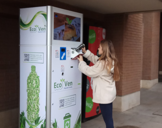 Chile: Estrenan punto limpio que premian a quienes reciclan